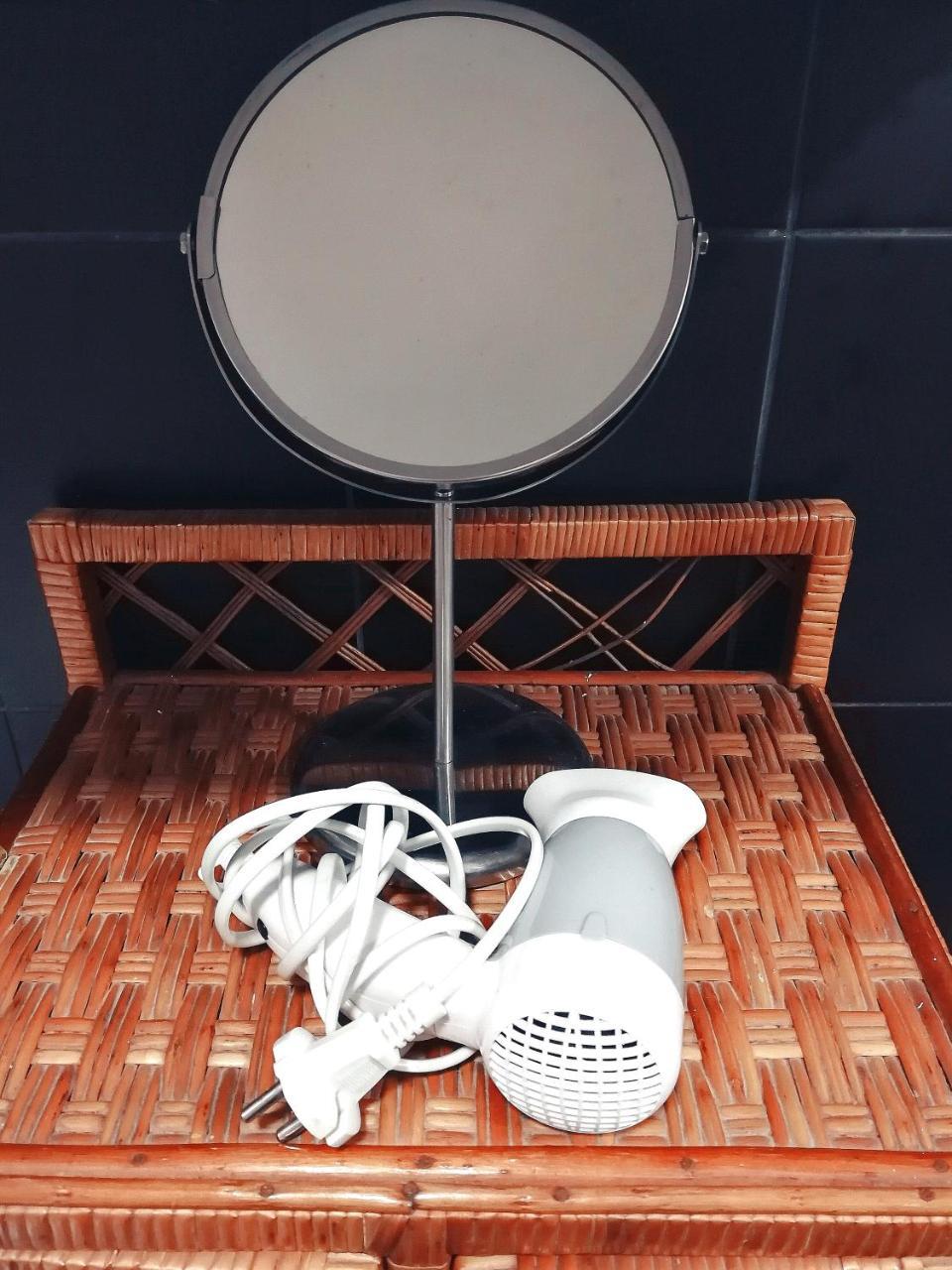 Cosy Dungeon Double Room With Ac คราคูฟ ภายนอก รูปภาพ