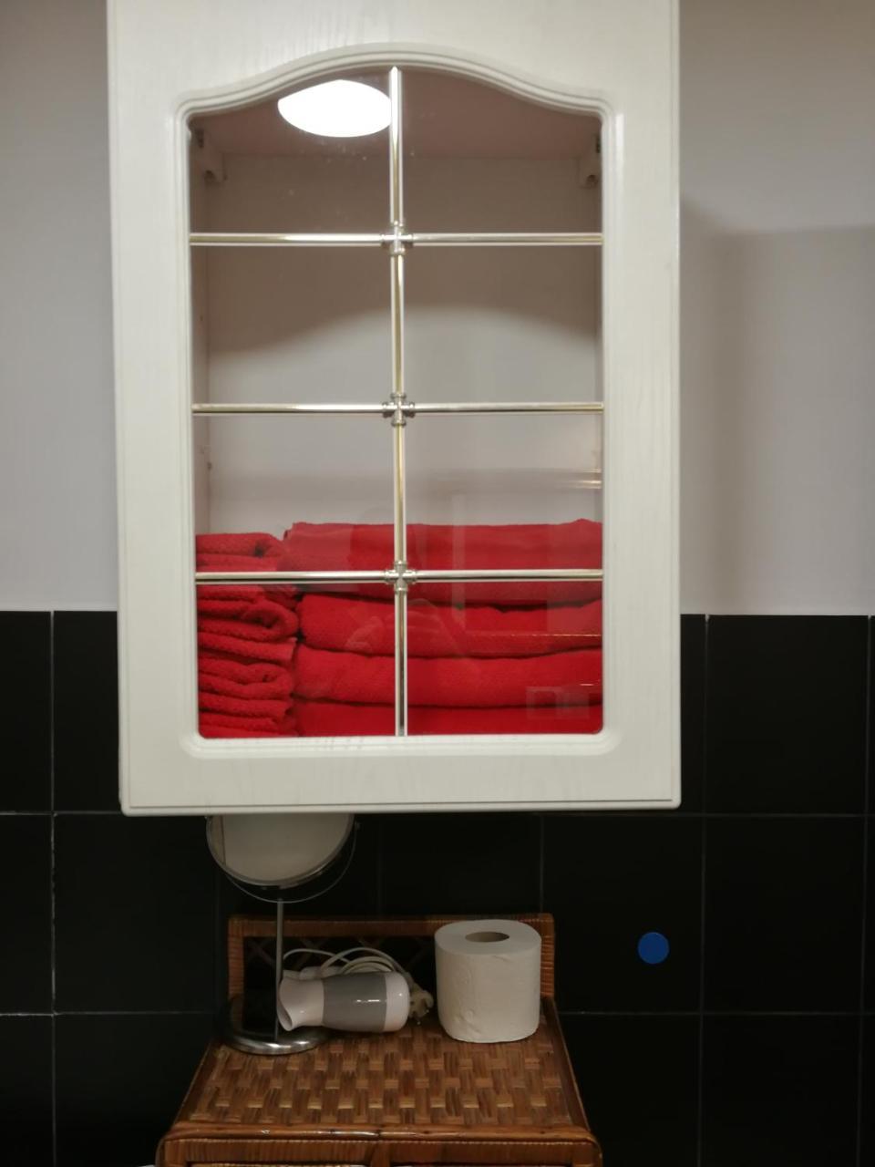 Cosy Dungeon Double Room With Ac คราคูฟ ภายนอก รูปภาพ