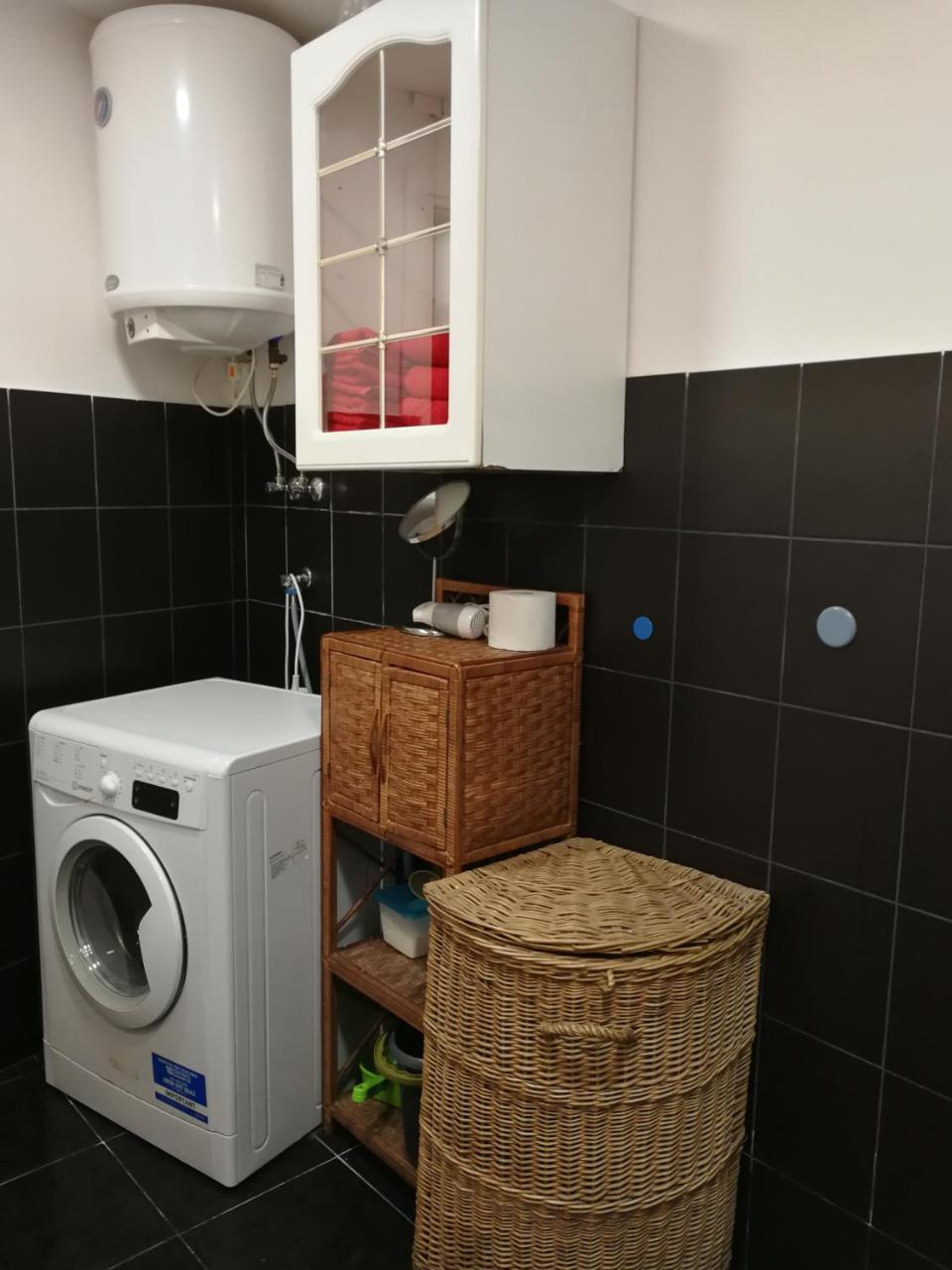 Cosy Dungeon Double Room With Ac คราคูฟ ภายนอก รูปภาพ